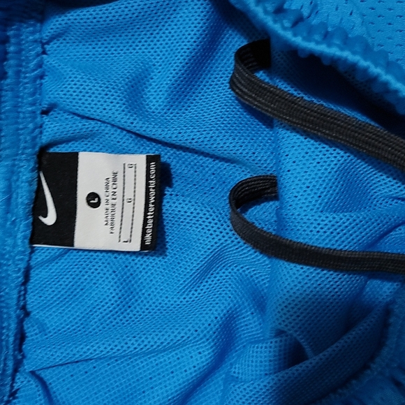 Very gently loved blue Nike basketball shorts youth LG mint condition quick-dry - Picture 3 of 4